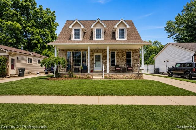 21819 Maple Street, Saint Clair Shores, MI 48081