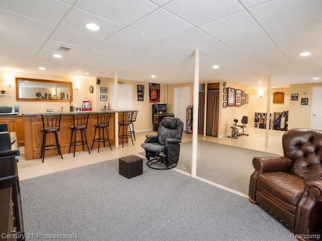 21819 Maple Street, Saint Clair Shores, MI 48081