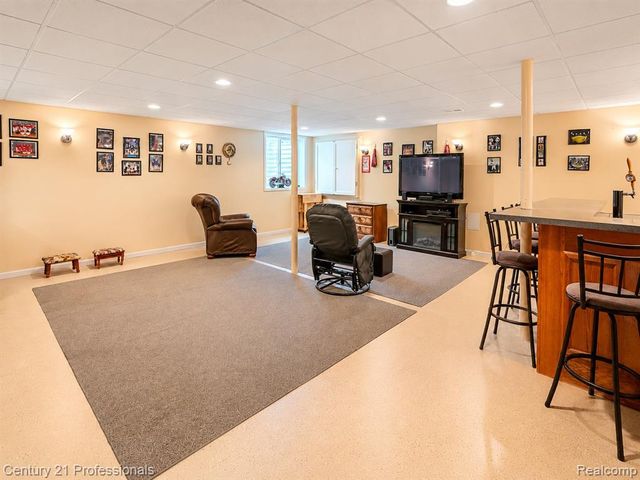 21819 Maple Street, Saint Clair Shores, MI 48081