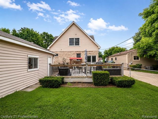 21819 Maple Street, Saint Clair Shores, MI 48081