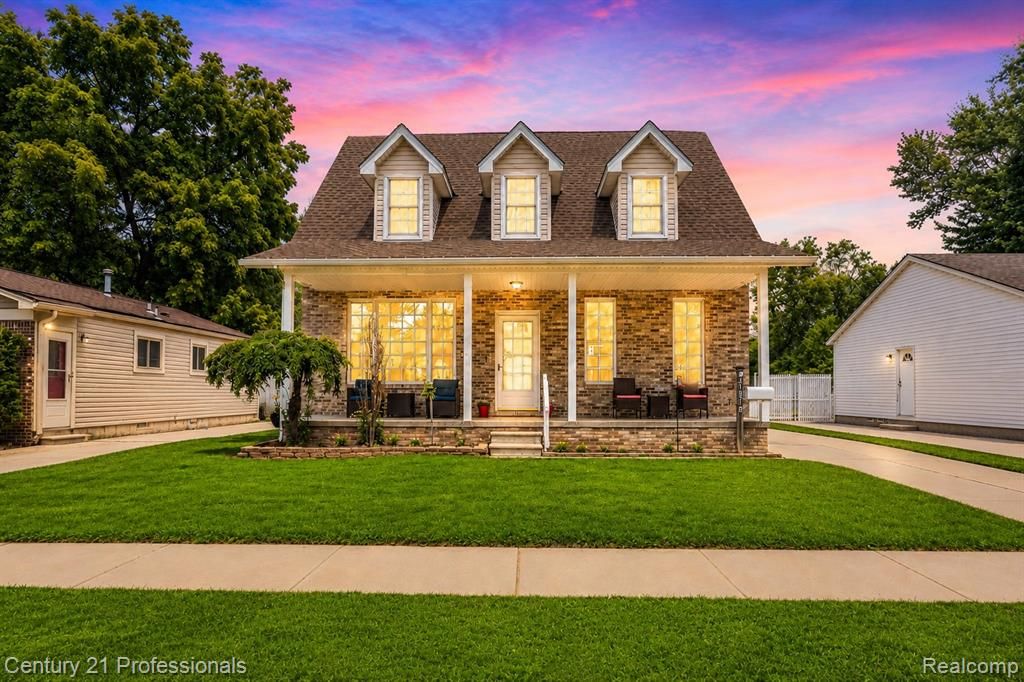 21819 Maple Street, Saint Clair Shores, MI 48081