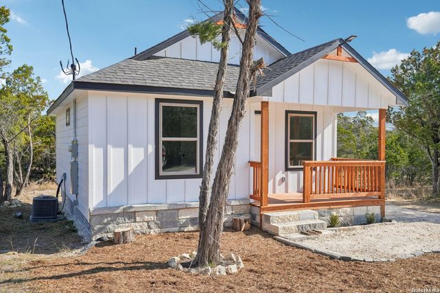 118 Matt Dillon Dr, Bandera, TX 78003