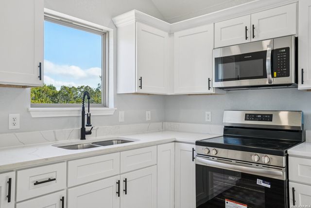 118 Matt Dillon Dr, Bandera, TX 78003