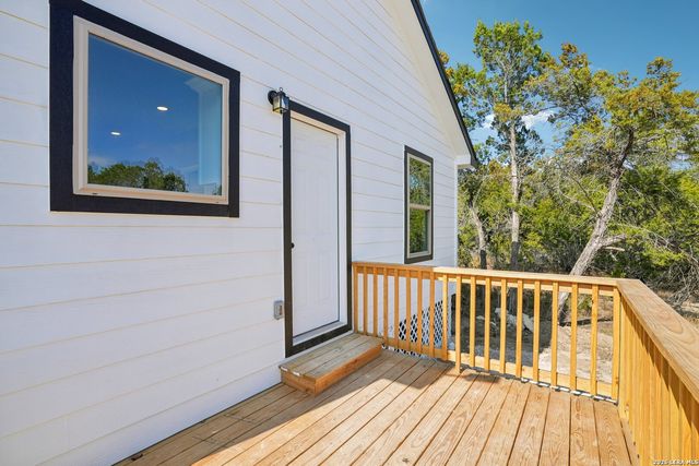 118 Matt Dillon Dr, Bandera, TX 78003