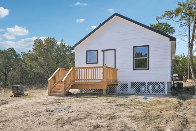 118 Matt Dillon Dr, Bandera, TX 78003