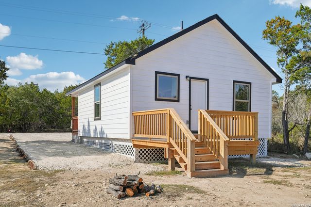 118 Matt Dillon Dr, Bandera, TX 78003