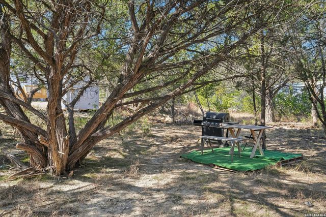 118 Matt Dillon Dr, Bandera, TX 78003