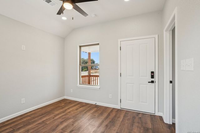 118 Matt Dillon Dr, Bandera, TX 78003