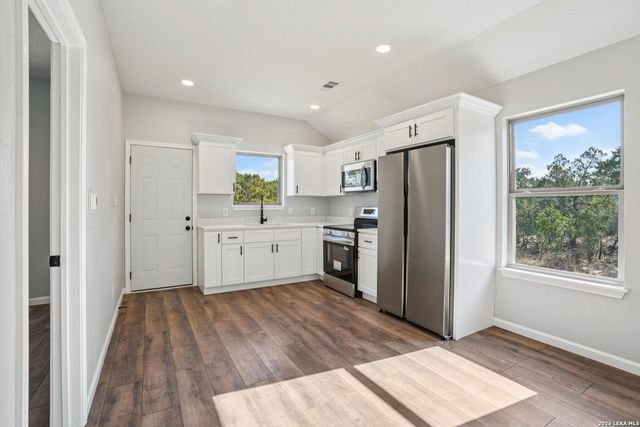 118 Matt Dillon Dr, Bandera, TX 78003