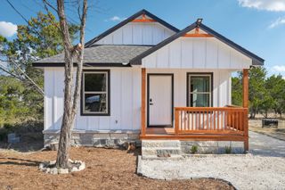 118 Matt Dillon Dr, Bandera, TX 78003