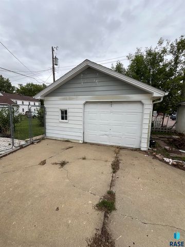 618 W 13th St Street, Sioux Falls, SD 57104