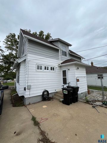 618 W 13th St Street, Sioux Falls, SD 57104