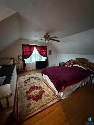 618 W 13th St Street, Sioux Falls, SD 57104