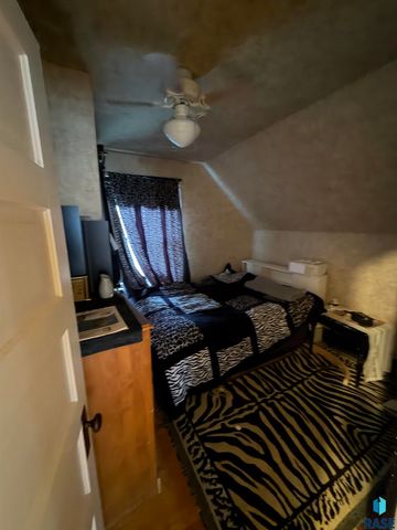 618 W 13th St Street, Sioux Falls, SD 57104