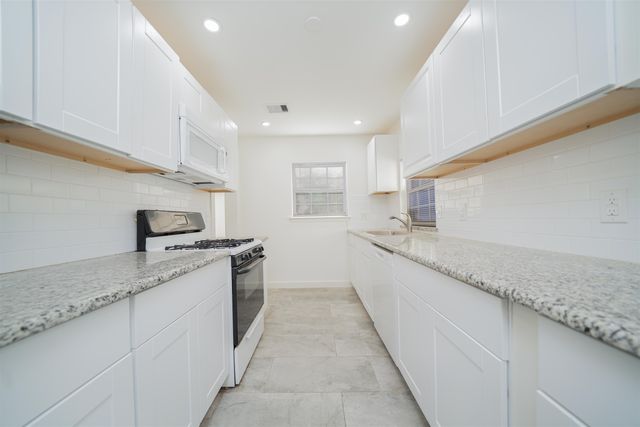 703 SH 43, Henderson, TX 75652