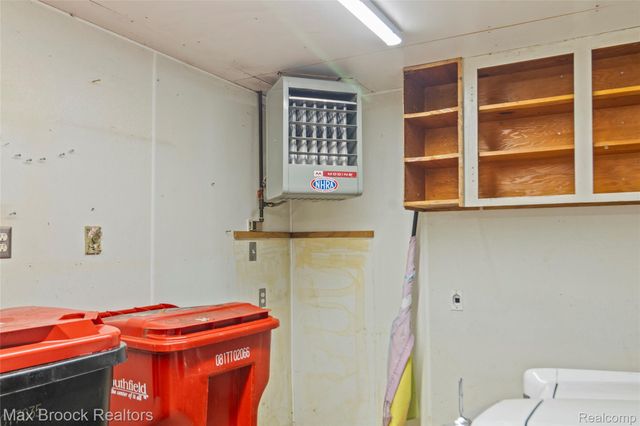 24800 W Nine Mile Road, Southfield, MI 48033