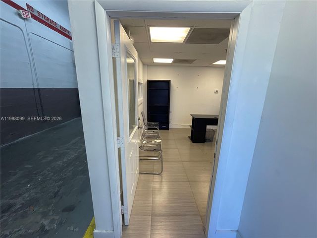 10601 NW 122nd St 13, Medley, FL 33178