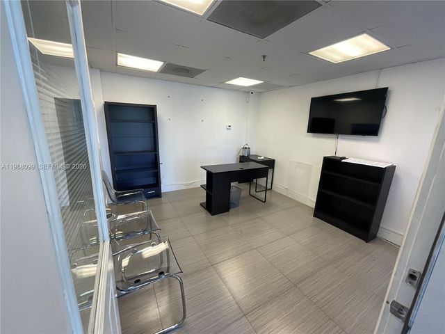 10601 NW 122nd St 13, Medley, FL 33178