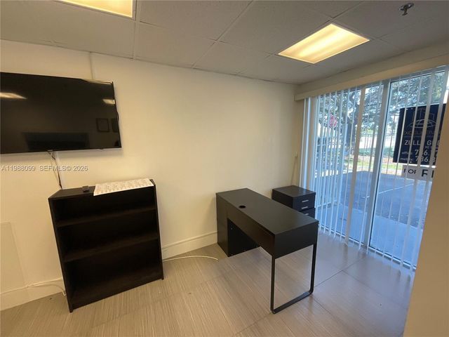 10601 NW 122nd St 13, Medley, FL 33178