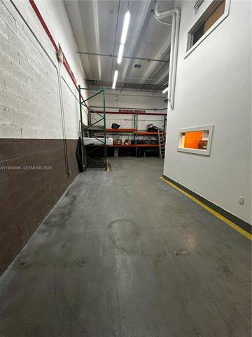 10601 NW 122nd St 13, Medley, FL 33178