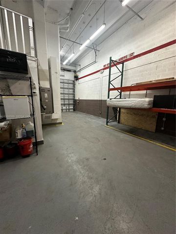 10601 NW 122nd St 13, Medley, FL 33178