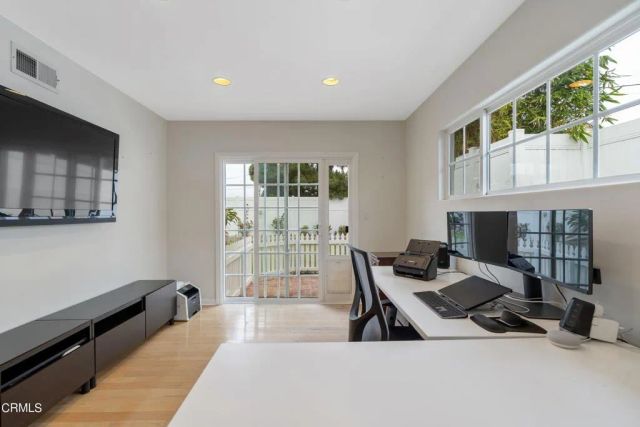 3311 S Bentley Avenue, Los Angeles, CA 90034