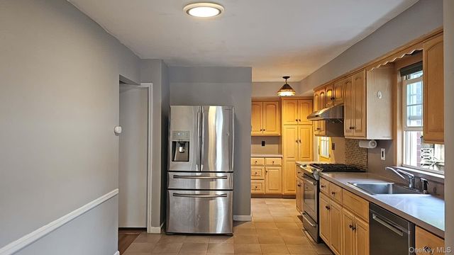 16821 Cryders Lane, Whitestone, NY 11357