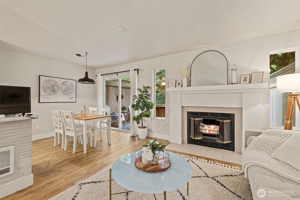 5010 168th Street #C, Lynnwood, WA 98037