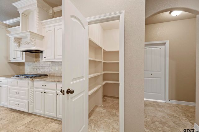 7726 Cherryhill Dr, Tyler, TX 75703