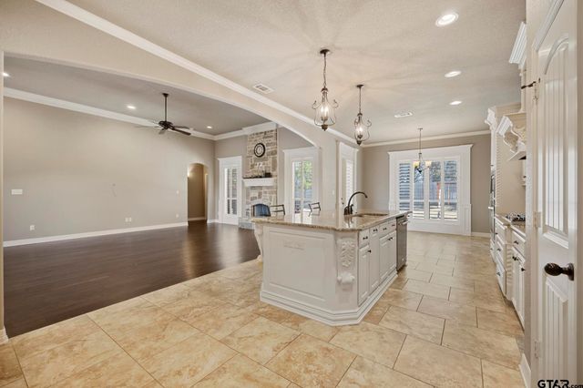 7726 Cherryhill Dr, Tyler, TX 75703