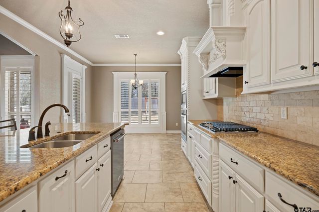 7726 Cherryhill Dr, Tyler, TX 75703