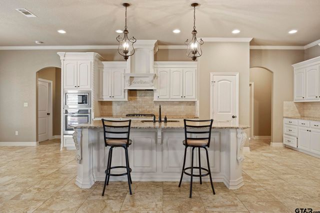 7726 Cherryhill Dr, Tyler, TX 75703