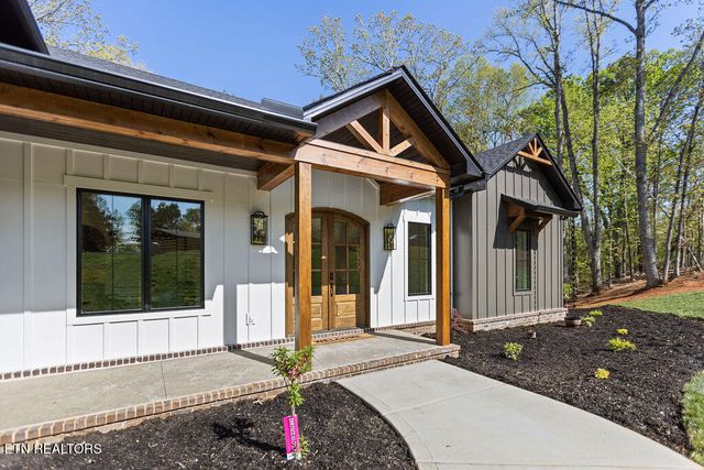 788 Blackberry Ridge Rd, Lenoir City, TN 37772