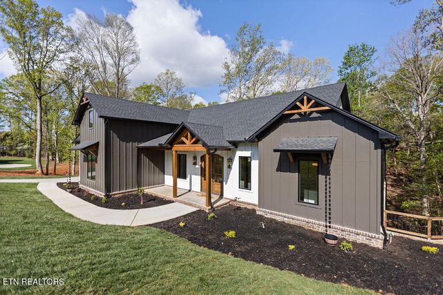 788 Blackberry Ridge Rd, Lenoir City, TN 37772