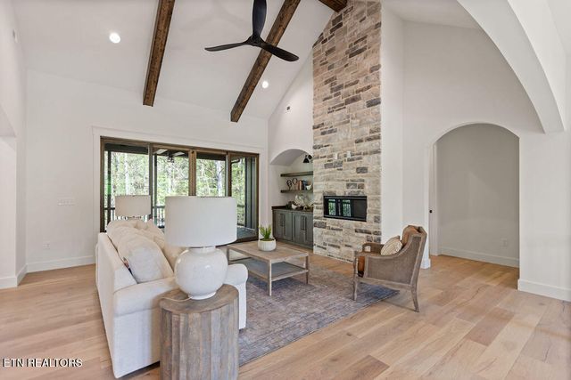 788 Blackberry Ridge Rd, Lenoir City, TN 37772