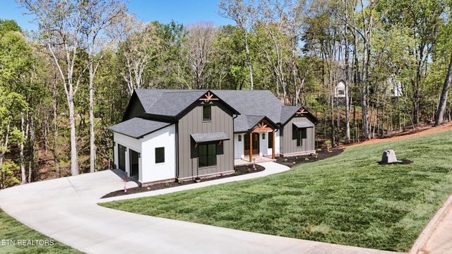788 Blackberry Ridge Rd, Lenoir City, TN 37772