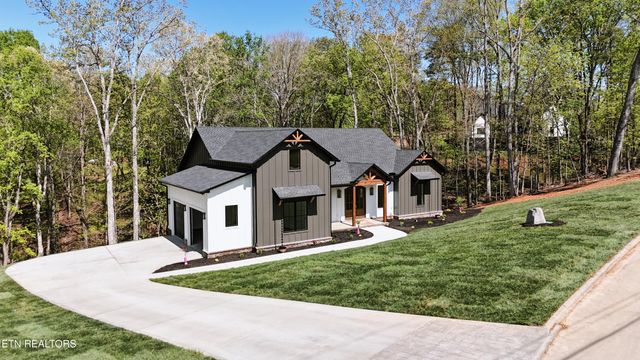 788 Blackberry Ridge Rd, Lenoir City, TN 37772