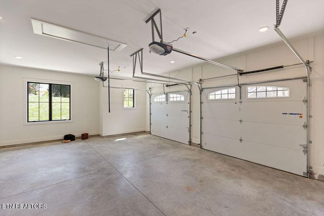 788 Blackberry Ridge Rd, Lenoir City, TN 37772
