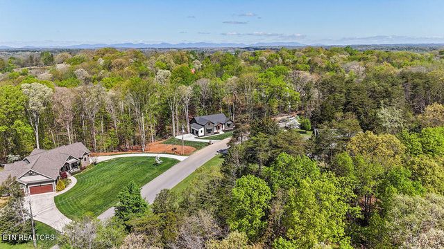 788 Blackberry Ridge Rd, Lenoir City, TN 37772