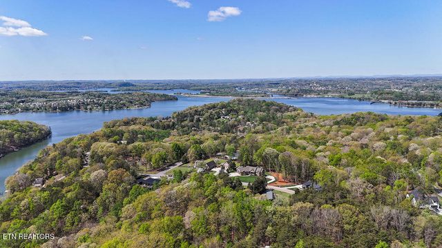 788 Blackberry Ridge Rd, Lenoir City, TN 37772