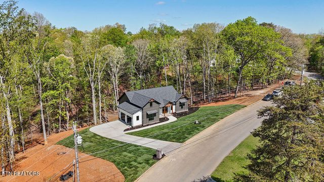 788 Blackberry Ridge Rd, Lenoir City, TN 37772
