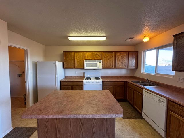 8300 Bluffs Edge Place NW, Albuquerque, NM 87120