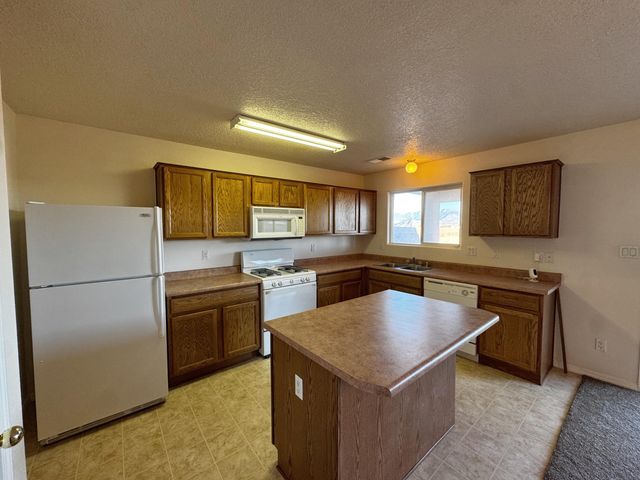 8300 Bluffs Edge Place NW, Albuquerque, NM 87120