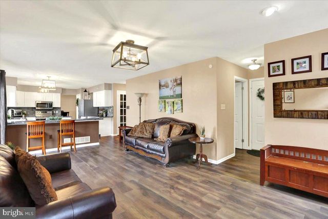1113 STONEHENGE DR, Reading, PA 19606