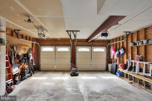 1113 STONEHENGE DR, Reading, PA 19606