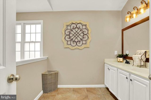 1113 STONEHENGE DR, Reading, PA 19606