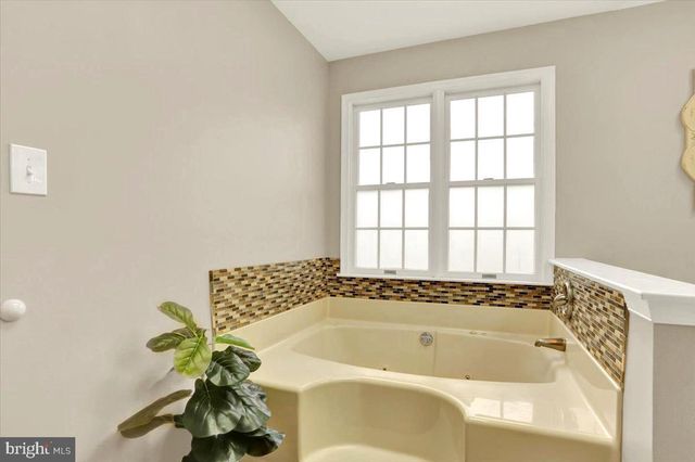 1113 STONEHENGE DR, Reading, PA 19606