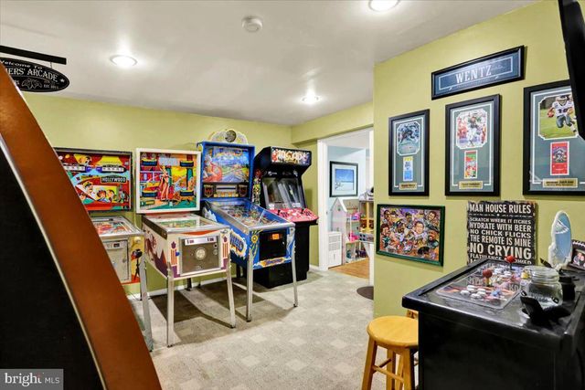 1113 STONEHENGE DR, Reading, PA 19606