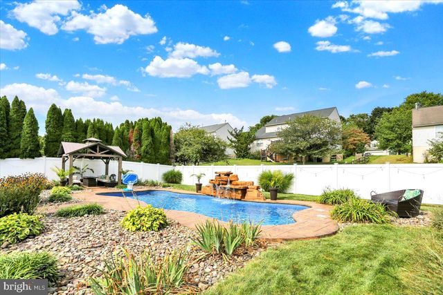 1113 STONEHENGE DR, Reading, PA 19606