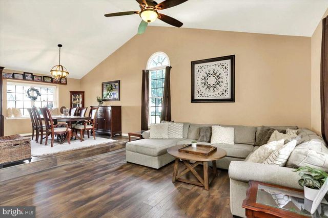 1113 STONEHENGE DR, Reading, PA 19606